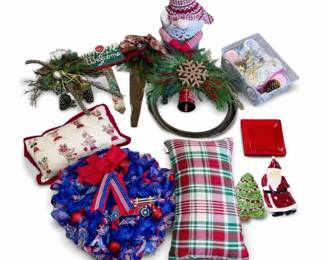 97 VintageChristmasDcorLotWreathsAmericanaHolidayDcorPillow