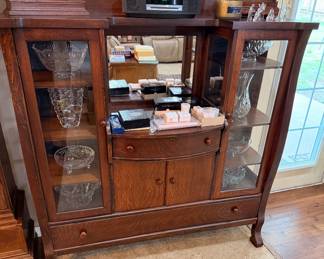 Very Nice Antique dark tiger oak display and storage wood cabinet. Rectangle glass missing on right side, and easy replace.