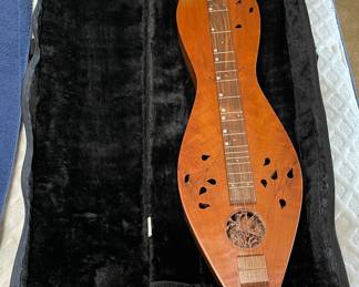 EXCELLENT Dulcimer in the original case