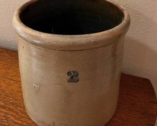 This photo shows this crock most accurately