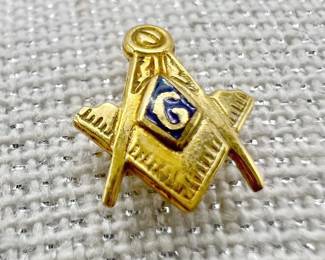 14K Gold Blue Enamel Lodge Master Masonic Lapel Pin