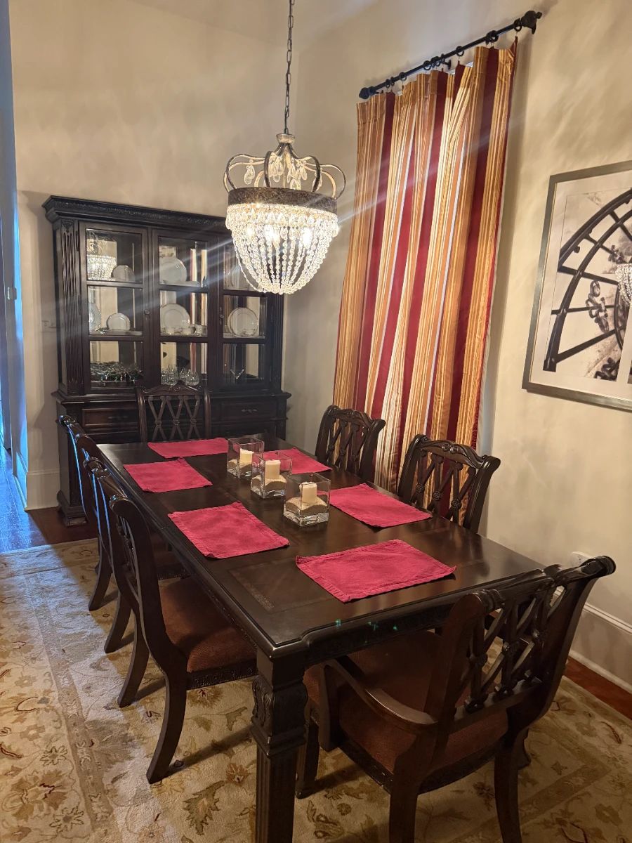 Dining table with hutch and 8 chairs 