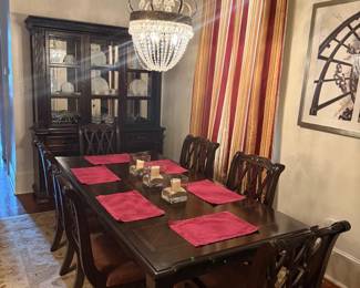Dining table with hutch and 8 chairs 