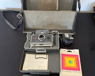 Polaroid 440 Automatic Land Camera 