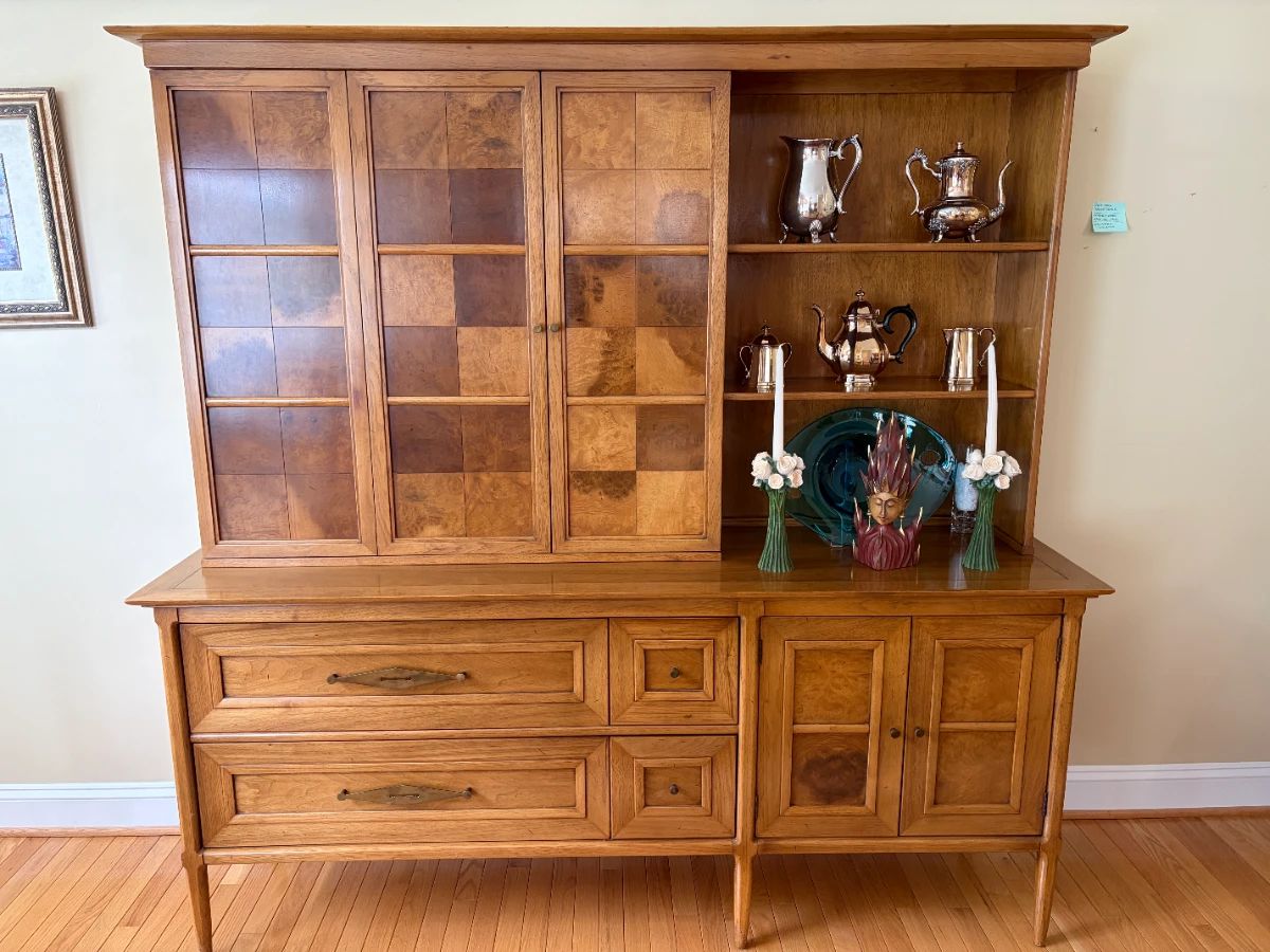 TOMLINSON Mid-century modern hutch