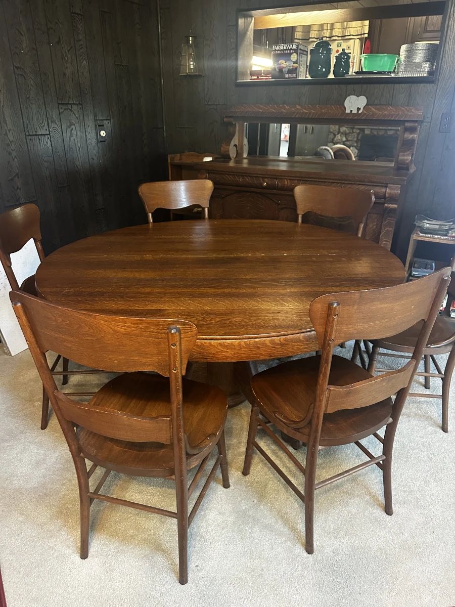 FURNITURE  VINTAGE OAK TABLE WITH 6 CHAIRS II
