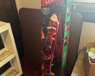 CHRISTMAS STEPPING SANTA