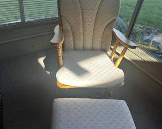 FURNITURE  GLIDER WITH STOOL