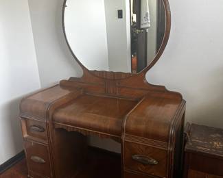 FURNITURE  VINTAGE VANITY DRESSING TABLE