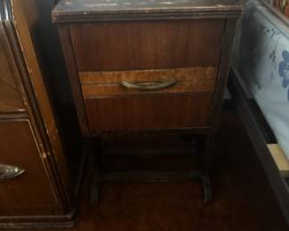 FURNITURE  VINTAGE SIDE TABLE