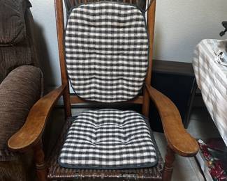 FURNITURE  VINTAGE ROCKER