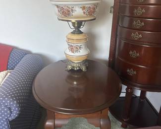 FURNITURE  END TABLE  GONE WITH THE WIND HURRICANE LAMP