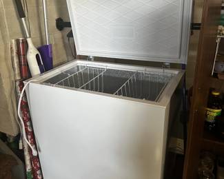CHEST FREEZER