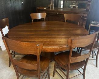 FURNITURE  VINTAGE OAK TABLE WITH 6 CHAIRS II
