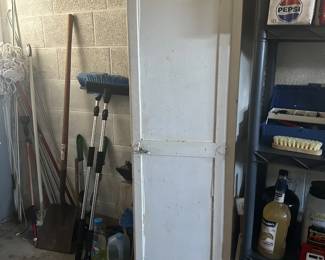 FURNITURE  VINTAGE WHITE CABINET