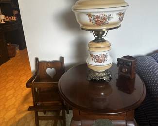 FURNITURE  END TABLE  GONE WITH THE WIND HURRICANE LAMP II