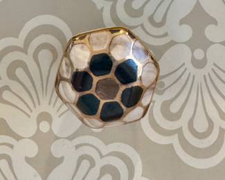knob detail