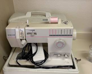 Singer Sewing Machine #9005 in Case