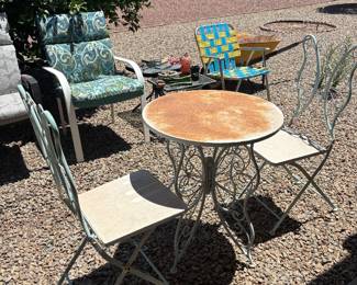 Bistro Set with Butterfly-Detailed Frames