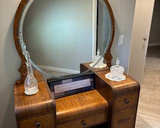 Victorian-Style Dressing Table & Bench, Mahogany
