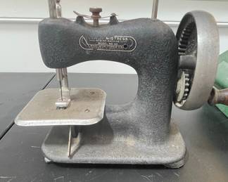 Mistress "Stitch Mistress" Toy Sewing Machine Model No. 40