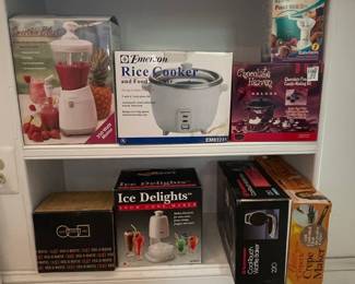 Assorted Kitchen Appliances