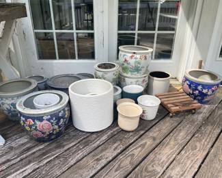 Assorted Ceramic and Porcelain Planters, including Chinese Fishbowls