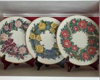 Lenox "Love" Plate from the Sentiments Of Roses Collection
