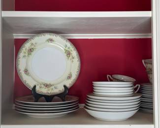 Sakura China Floral Pattern Dinnerware Set