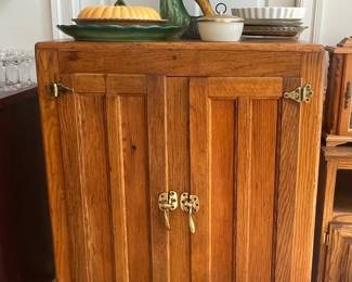 White Clad Oak Ice Box Vtg
