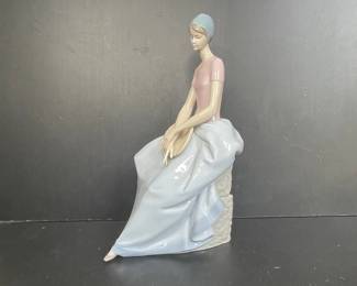 Lladro "Daisa" Porcelain Figurine
