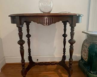 Victorian Walnut Parlor Table with Barley Twist Legs