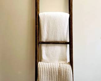 Rustic Wood Blanket Ladder