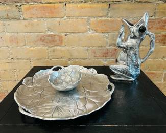 79 ARTHUR COURT Frog Pitcher PLUS