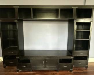 008 ARHAUS Bentley Tremont Black Media Center