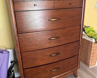 Solid wood chest of drawers