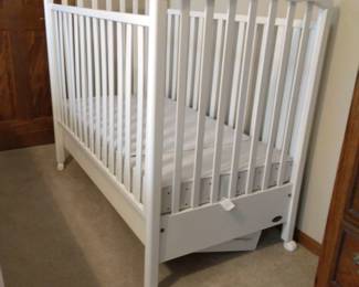 Bonavita Baby Crib