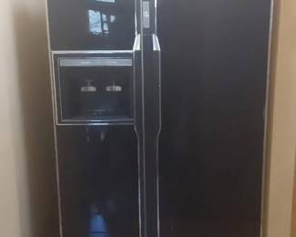 Amana 25 Refrigerator Freezer