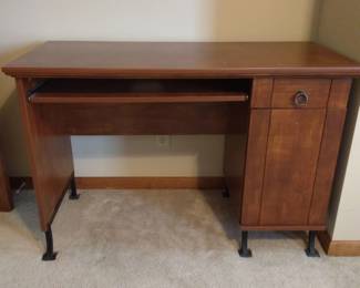 Sauder Student Desk