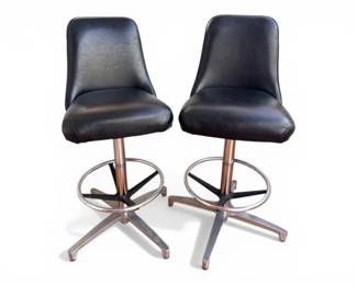 51 VintageBlackVinylSwivelBarStoolswChromeBaseGreatCondition