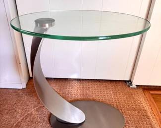 26 OvalGlassTopAccentTablewCurvedMetalBaseEamesStyle