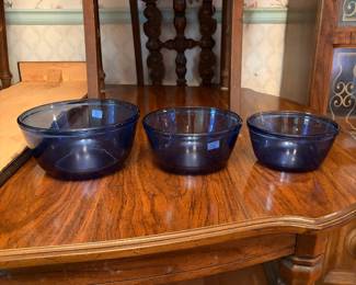 	#64		Thomson Pottery “Birdhouse” pattern 16 piece set including 4 dinner plates (10"), 4 cereal bowls, 4 mugs, 4 dessert plates (6.75")	 $ 40.00 																							