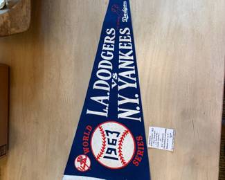 	#78	KW	1963 World Series Los Angeles Dodgers felt pennant (vs Yankees, Sandy Koufax era, as-is condition)	 $ 185.00 																							