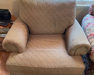 	#17		Broyhill skirted club chair, green and gold (as-is, seat 22"D x 21"W)	 $ 50.00 																							