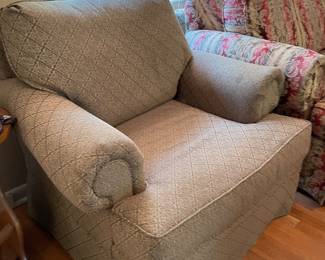 	#17		Broyhill skirted club chair, green and gold (as-is, seat 22"D x 21"W)	 $ 50.00 																							