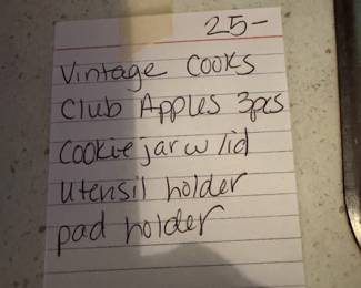 	#62		CorningWare coordinates lidded casserole set, includes 2.5 qt and 1.5 qt (4 pieces total)	 $ 30.00 																							