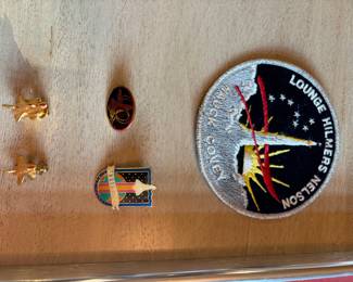 	#83	KW	Vintage NASA Space Shuttle memorabilia lot (6 pieces, signed photo + patches + pins including STS-26, Endeavour, Challenger, booster, etc.)	 $ 80.00 																								#83	KW	Vintage NASA Space Shuttle memorabilia lot (6 pieces, signed photo + patches + pins including STS-26, Endeavour, Challenger, booster, etc.)	 $ 80.00 																							