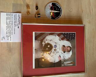 	#83	KW	Vintage NASA Space Shuttle memorabilia lot (6 pieces, signed photo + patches + pins including STS-26, Endeavour, Challenger, booster, etc.)	 $ 80.00 																							