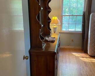 	#29		Bassett 9-drawer dresser with attached hutch (3 shelves, 2 drawers, 63 x 19 x 33–80)	 $ 175.00 																							