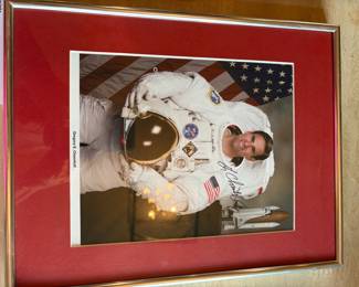 	#83	KW	Vintage NASA Space Shuttle memorabilia lot (6 pieces, signed photo + patches + pins including STS-26, Endeavour, Challenger, booster, etc.)	 $ 80.00 																							